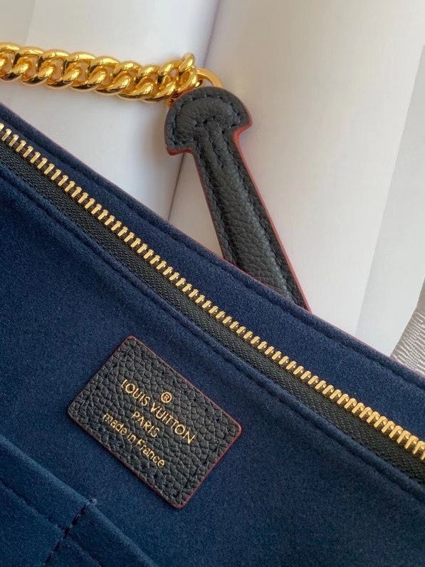 z2238057585786_733152509bc7f7554c4d33e09837a015