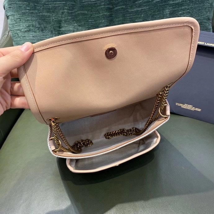 z2251688604211_343479d2fb11b81d3acc51e205c6f153