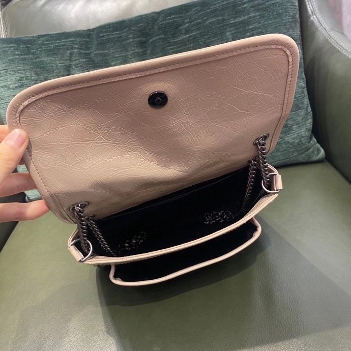 z2251688670688_d5ef55a4d1b277538f5e6994e51cad70