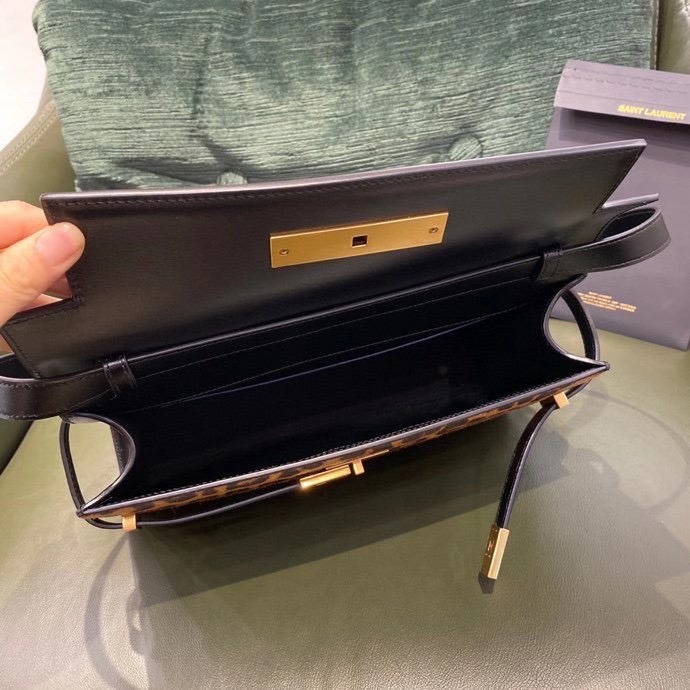 z2251688852645_60971445a14e22df54125aac60e1fac0