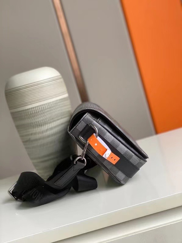 z2279949765916_5e2814f12bd12d8728c808145350b911