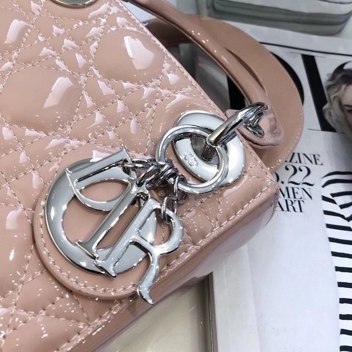 z2299521183099_0db84a1abac16e1c1aeaec83cca23411