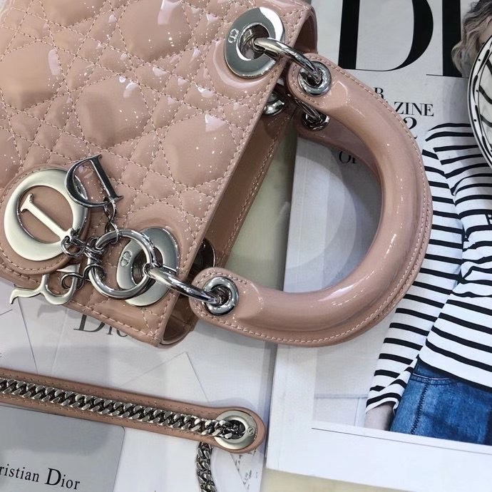 z2299521185737_749c85d10fb057b33c24d04e7d4afd52