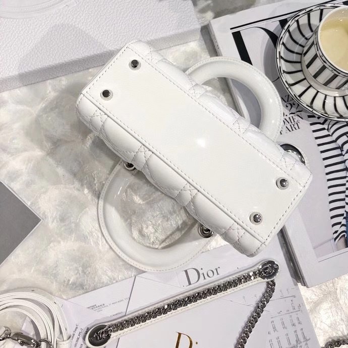 z2299520754876_93c510a51e9552c0f259bf50826f94f3