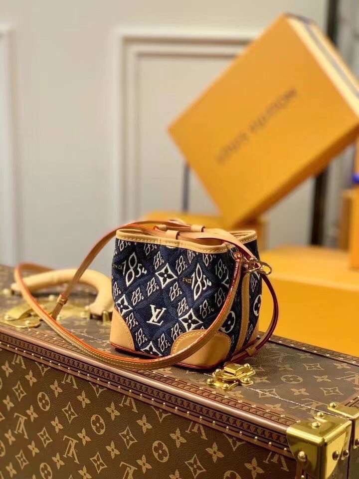 z2356351774575_e73bb874cb162644c961752f0c7a7ca6