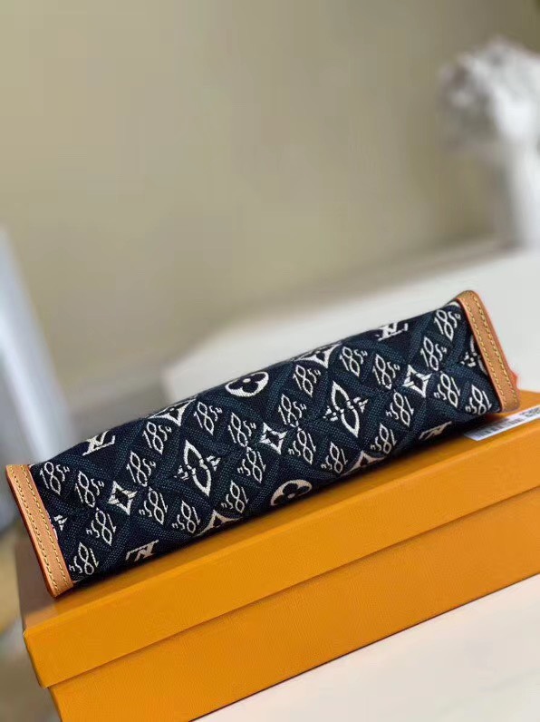 z2356352045262_ffd7e1fe1c3e67951fdb6f7ee7e1560b