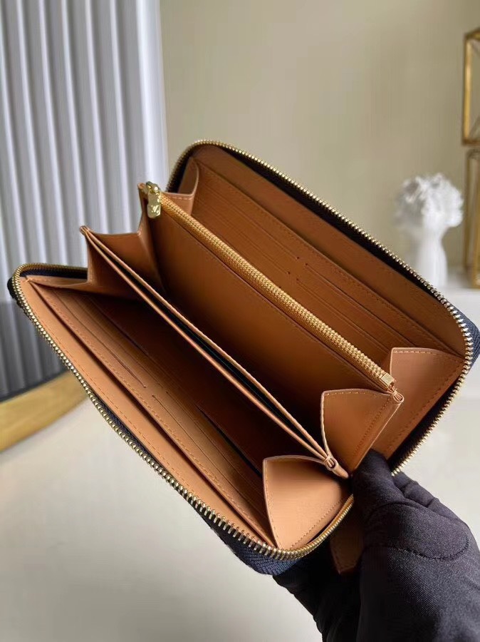 z2356352444708_f03a7fa72a121a588a10a4403e3f66ca