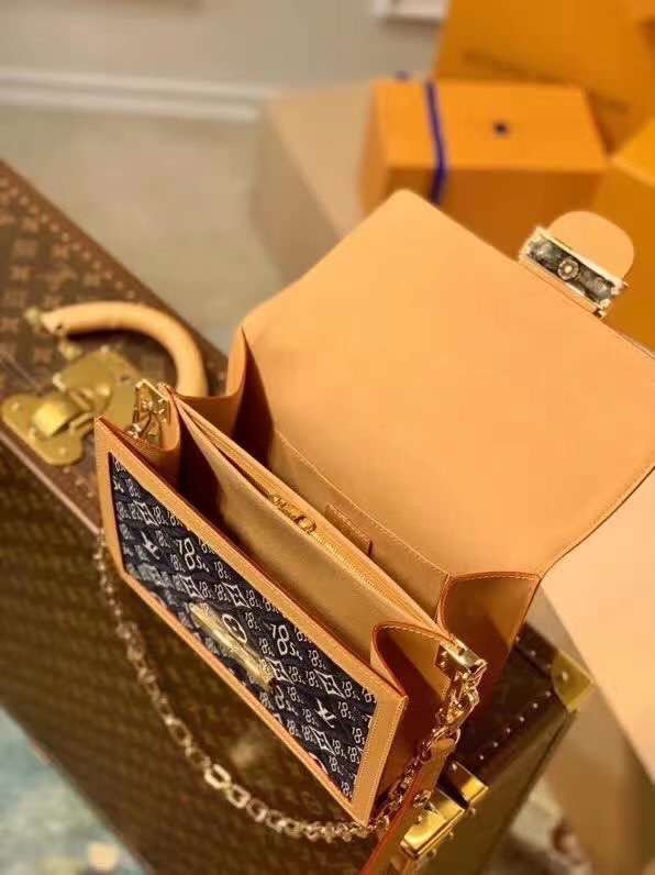 z2356351032327_d946506b67a83ff0a190ce6689c2a18e