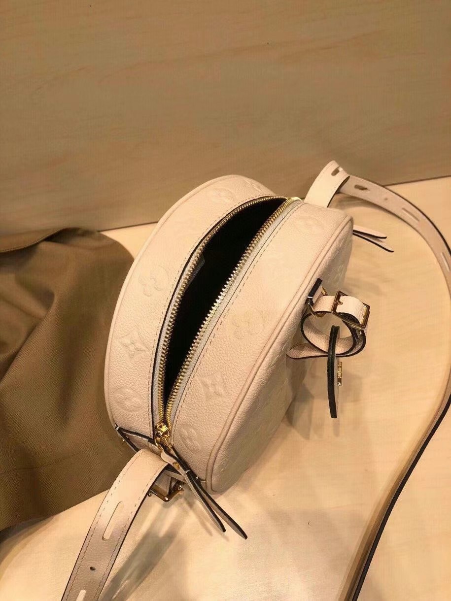 z2373215526875_ddbc386ad6cca9a8b55c22c4fbd49066