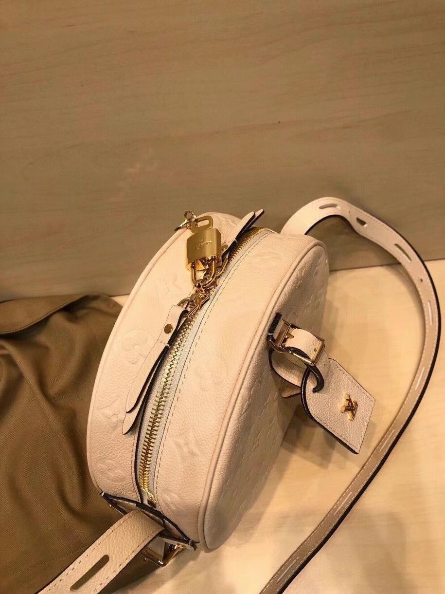 z2373215538947_e223fc1653d8b81e0e3dcb5489b9b638