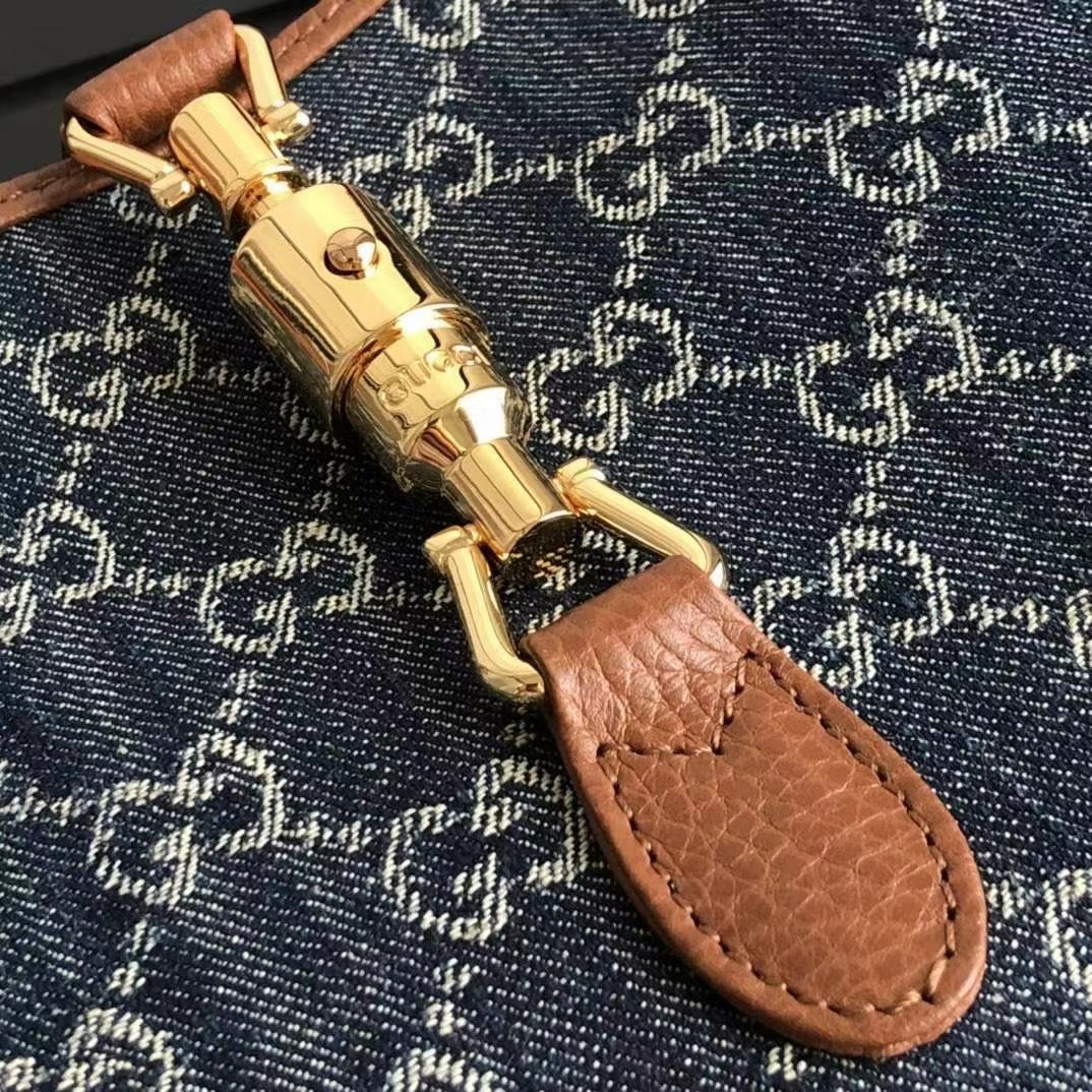 z2392176325844_25c00b90a5aa68baff830e20bcf57a66