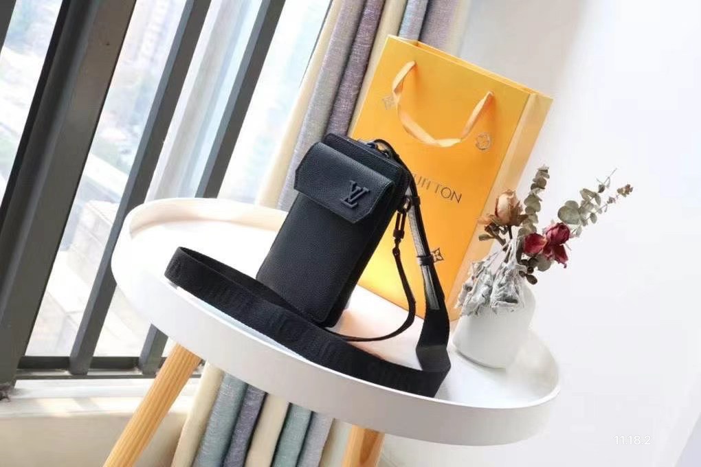 Túi xách nam Louis Vuitton Siêu Cấp RLCLV0928