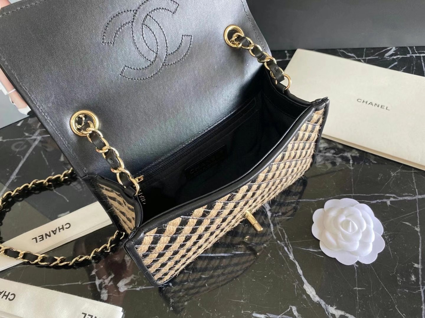 z2433992422702_f22e9688152c693b56f81f930adea974