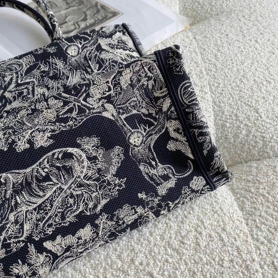 z2501689303059_131ad60d80081a1935399be56c135d09