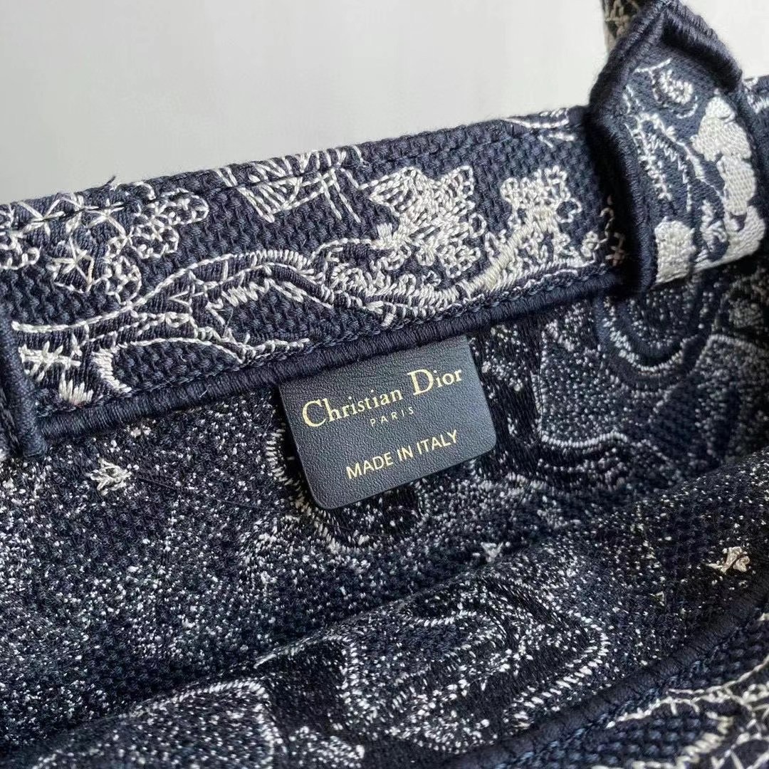 z2501689307267_7701fc509a6567d654173d96c3090408