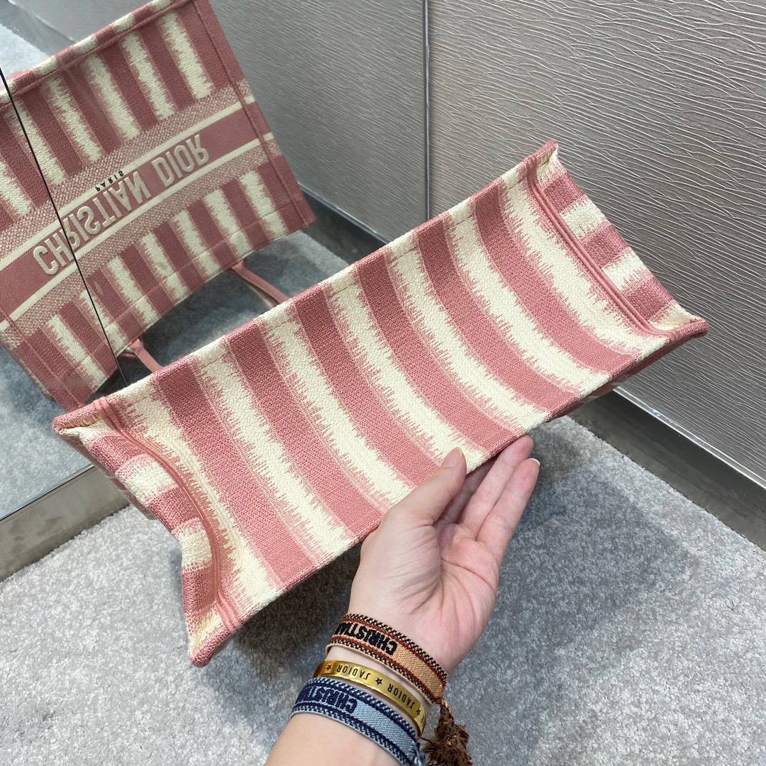 z2526093797326_9412fd81848d23d1b143409ba9285bc2