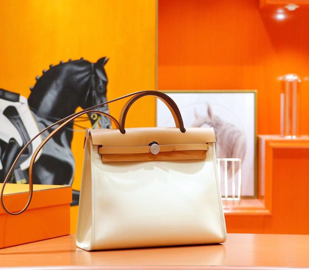 z2623687881358_346374ec17248f050069a8b8c050603d