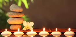 Ngâm cơ thể trong bồn sục cao cấp với thảo dược thiên nhiên.