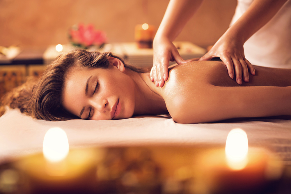 Massage toàn thân kiểu Thái.