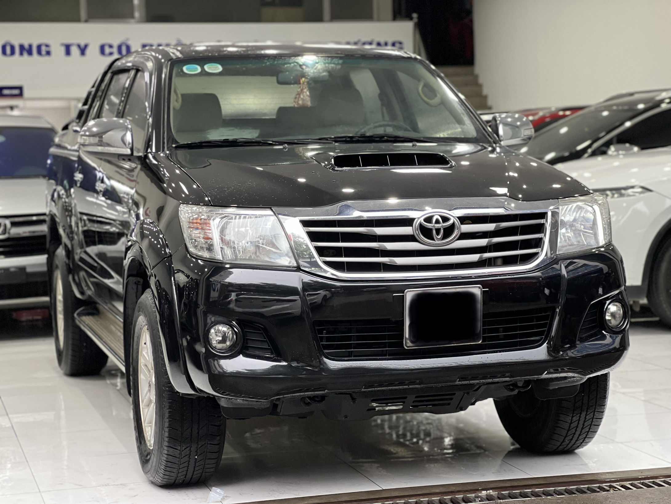 Toyota Hilux 2.5 MT 2013