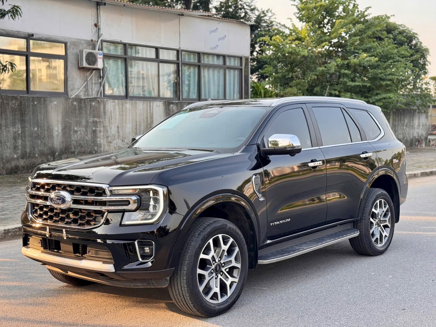 Everest Titanium 4x2 2025