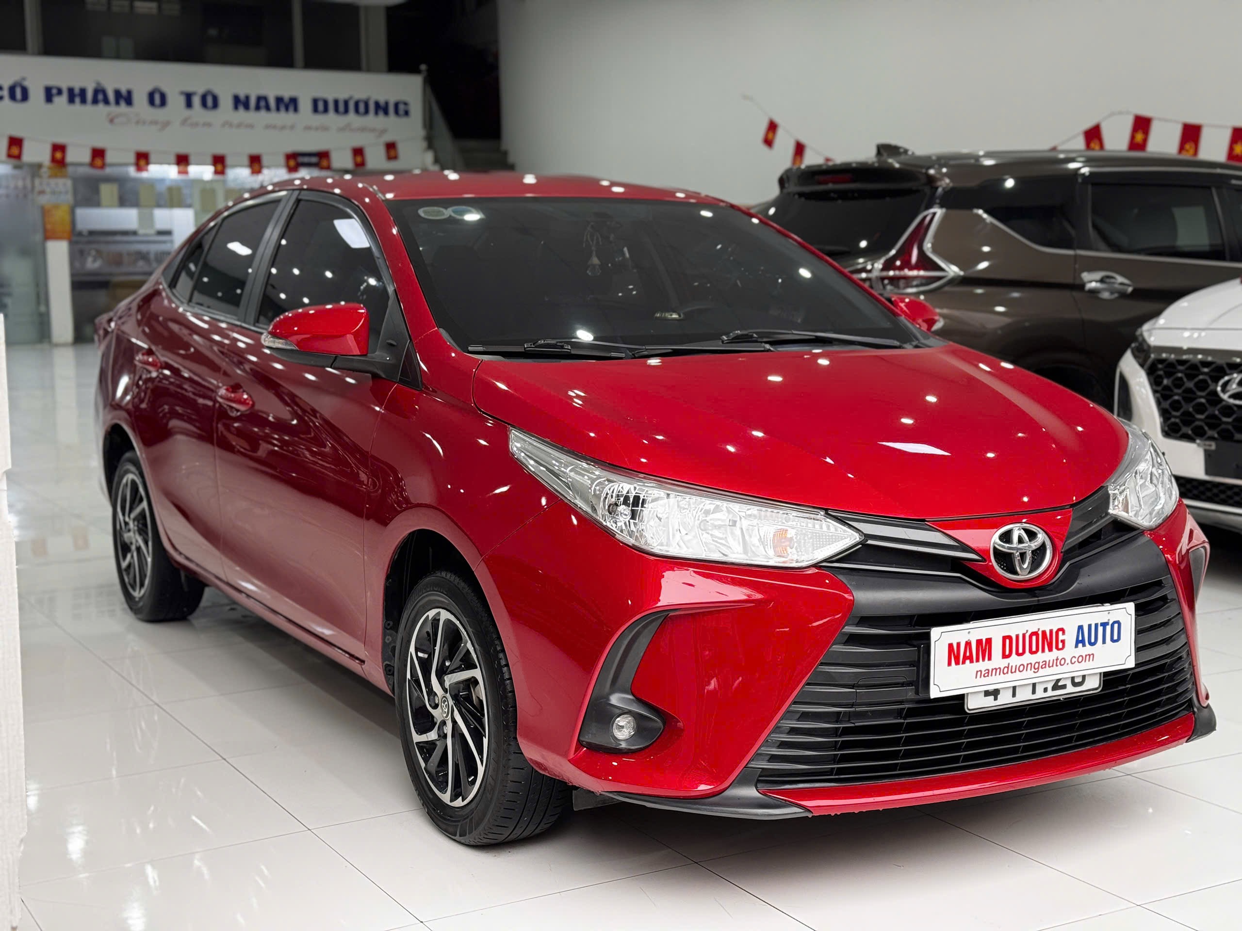 Vios E 2021 số sàn màu đỏ