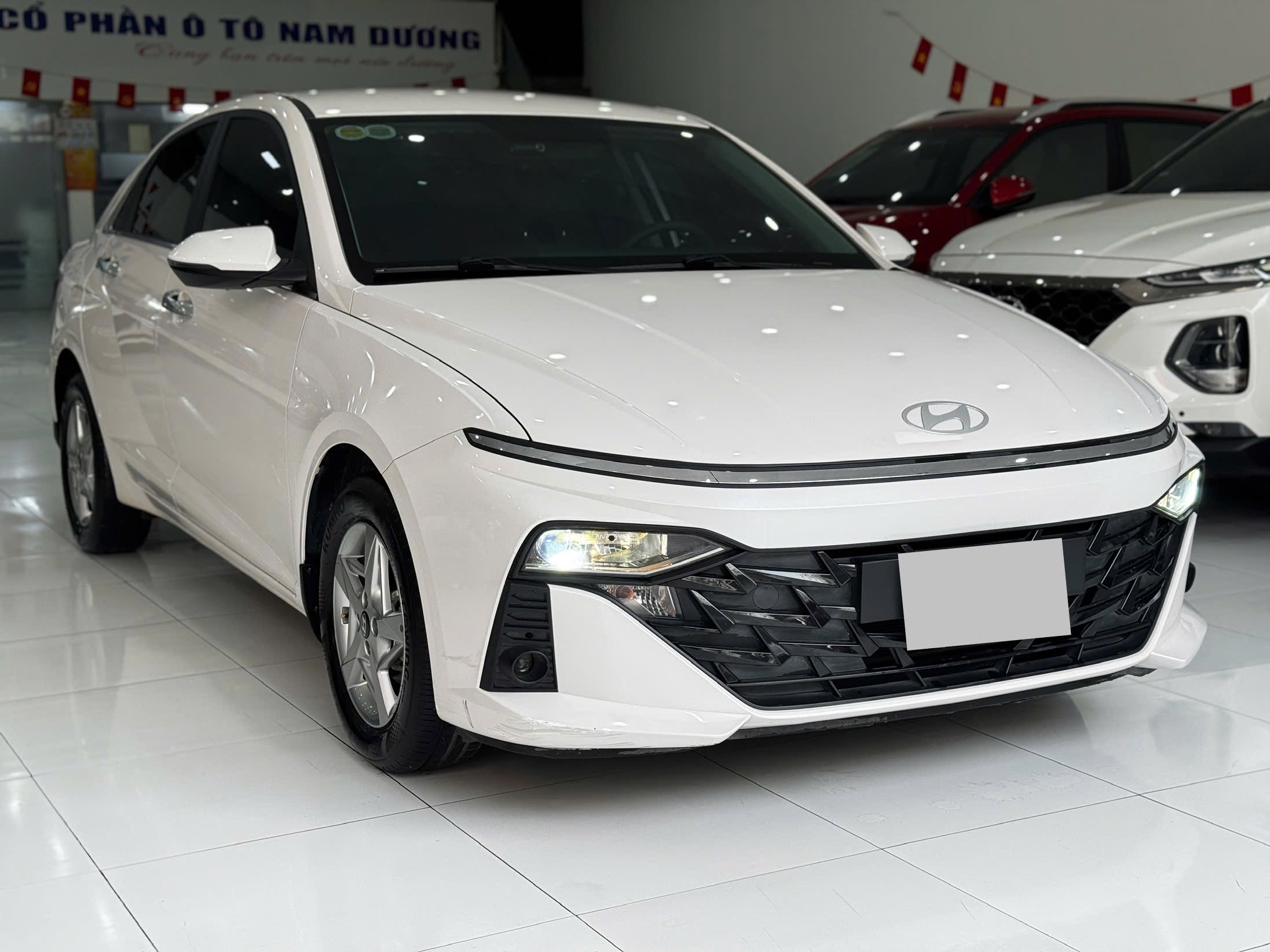 Accent 2025 bản AT màu Trắng