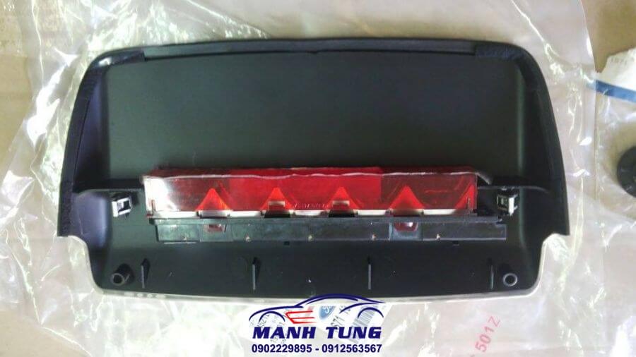 TẤM ỐP ĐÈN PHANH TRONG XE MONDEO