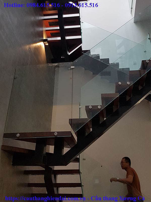 cầu thang kính cường lực, cầu thang kính xương cá