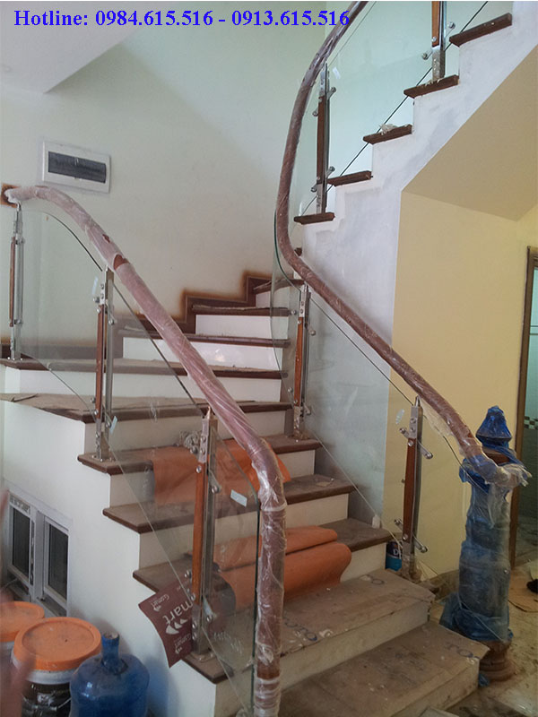 Cầu thang kính cường lực, cầu thang kính đẹp giá rẻ nhất Hà Nội 2020