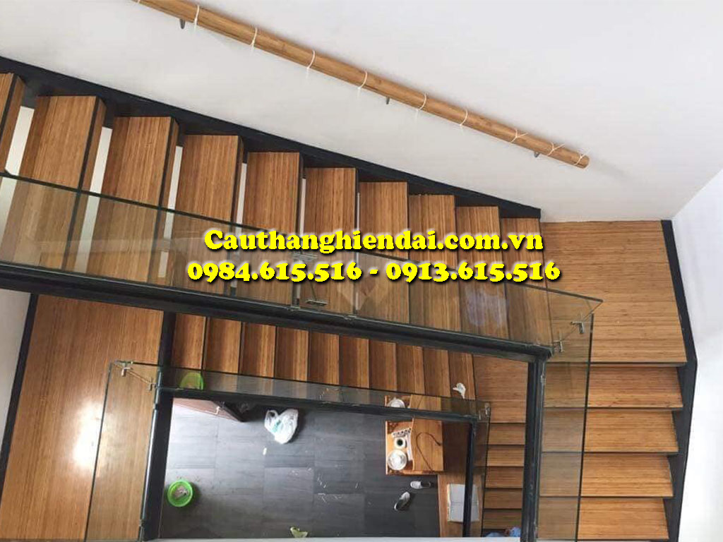 Cầu thang xương cá sắt, mẫu cầu thang kính thả sập đẹp nhất 2020 tại Vinhomes