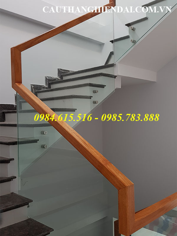 cầu thang kính tay vịn gỗ lim nam phi giá rẻ nhất Hà Nội