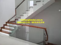 Mẫu cầu thang kính bắt hông tại Yên Nghĩa, Hoài Đức, Hà Đông năm 2021