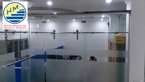 Cửa kính cường lực - Cửa lùa ray treo