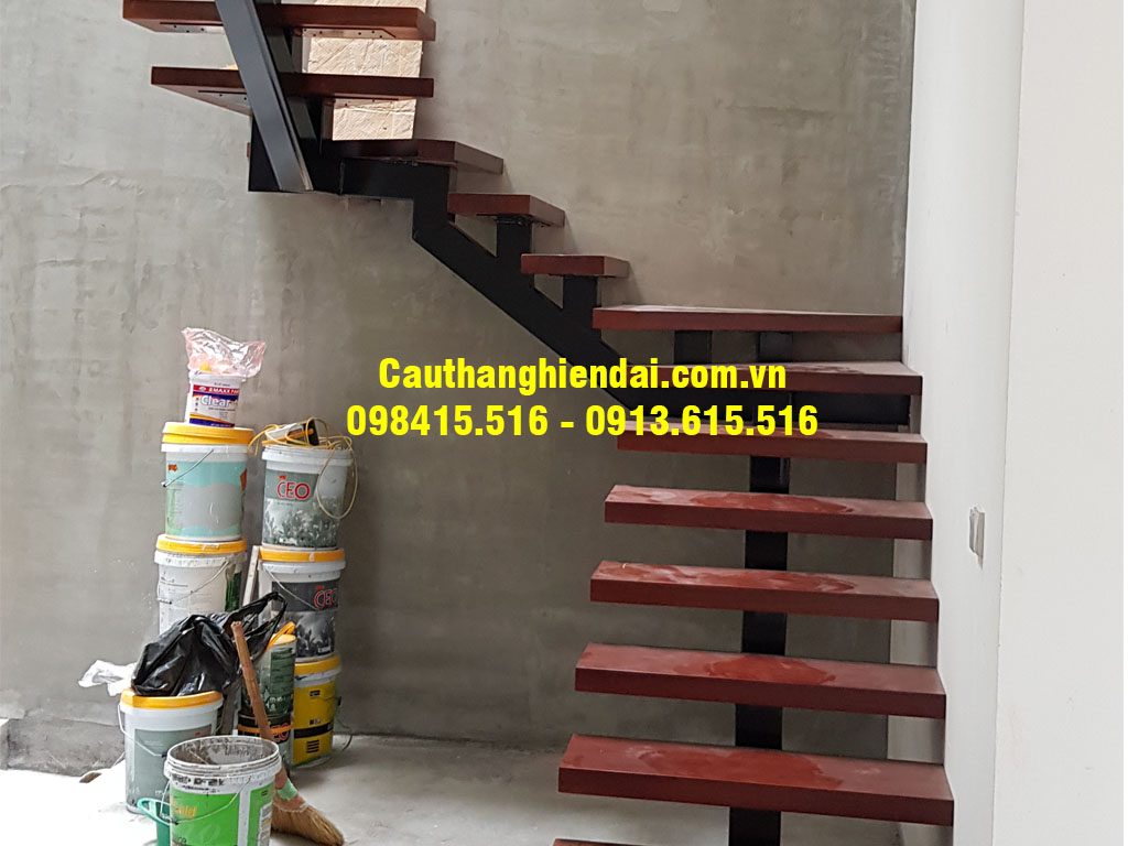 Cầu thang xương cá 2 vế đẹp nhất, giá rẻ nhất. Báo giá cầu thang kính, cầu thang xương cá, mặt bậc gỗ rẻ nhất