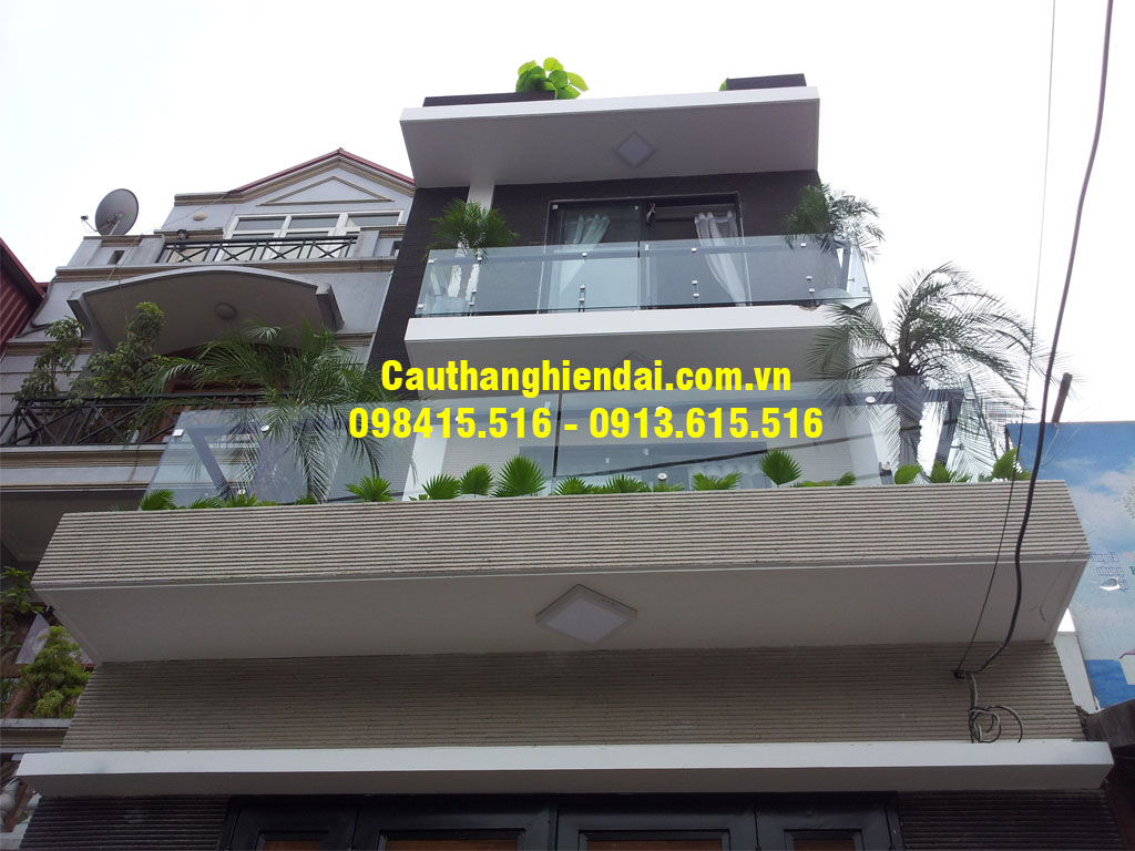 Báo giá lan can kính cường lực tay vịn inox