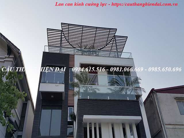 Mẫu lan can kính cường lực không trụ sang trọng và đẹp. Báo giá thi công lan can kính rẻ nhất Hà Nội