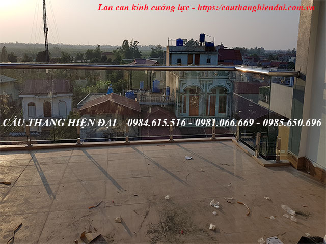 Mẫu lan can kính cường lực không trụ sang trọng và đẹp. Báo giá thi công lan can kính rẻ nhất Hà Nội