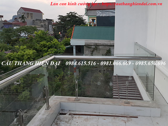 Mẫu lan can kính cường lực không trụ sang trọng và đẹp. Báo giá thi công lan can kính rẻ nhất Hà Nội