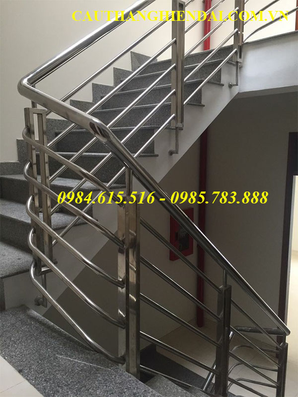 Mẫu cầu thang inox đẹp nhất, giá rẻ nhất năm 2021, tư vấn miễn phí 24/7. Lan can inox tay vịn gỗ, inox, tay vịn nhựa thi công tại Hòa Bình