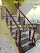 Cầu thang inox trụ cao 2 nẹp gỗ
