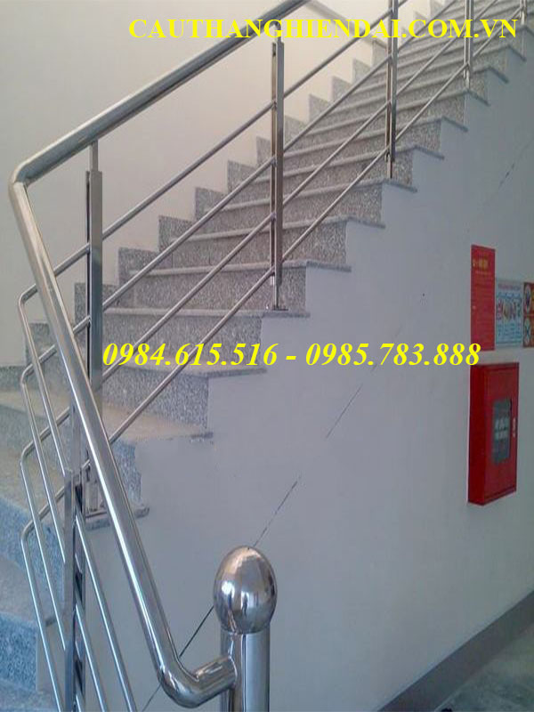 cau-thang-inox-don-gian