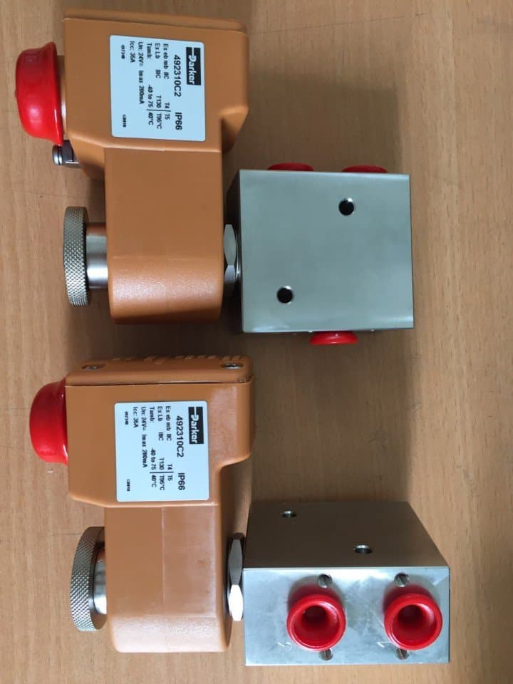 Solenoid Valve Lucifer U133X5196-492310C2 . Van điện từ U133X5196-4923 10C2