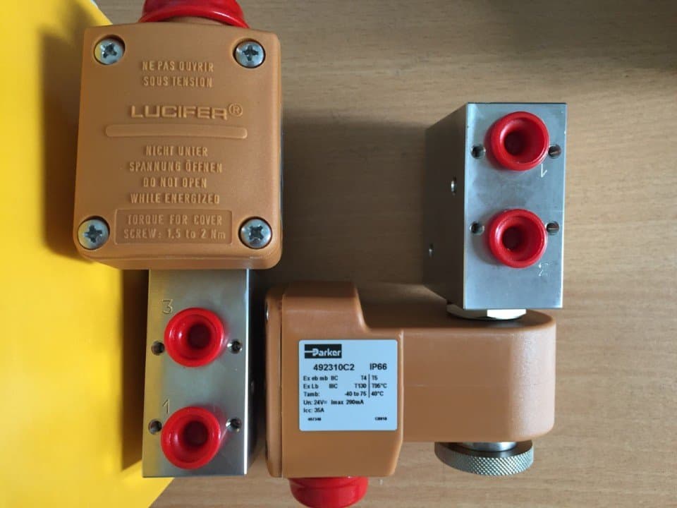 SOLENOID VALVE LUCIFER U133X5196-4923 10C2 . VAN ĐIỆN TỪ U133X5196-4923 10C2-2