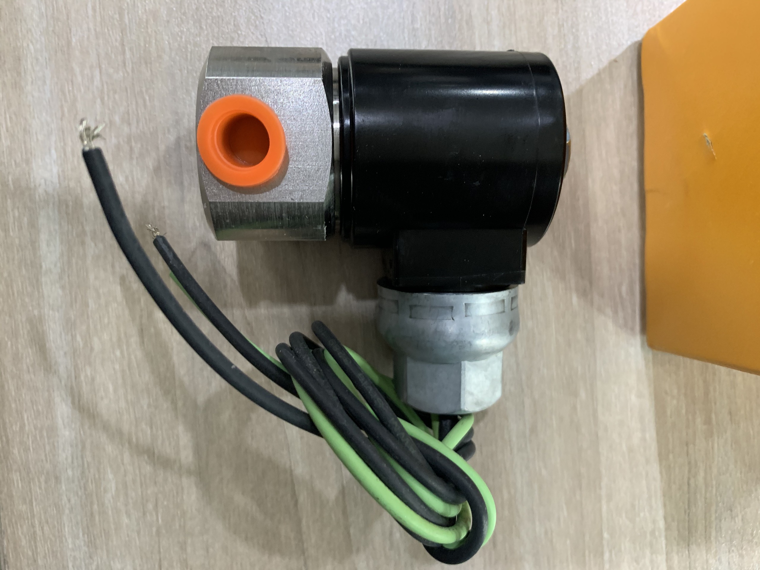 VAN ĐIỆN TỪ PARKER 20CC04PV7C7F-2