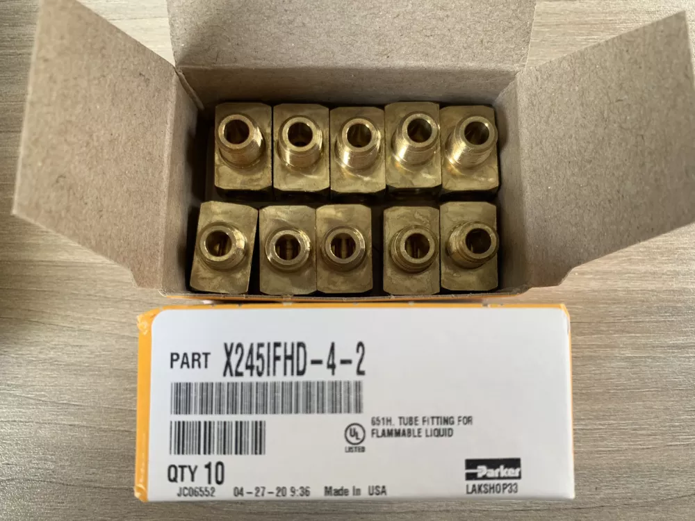 Đầu nối bằng đồng có ren PARKER, P/N: 245IFHD-4-2