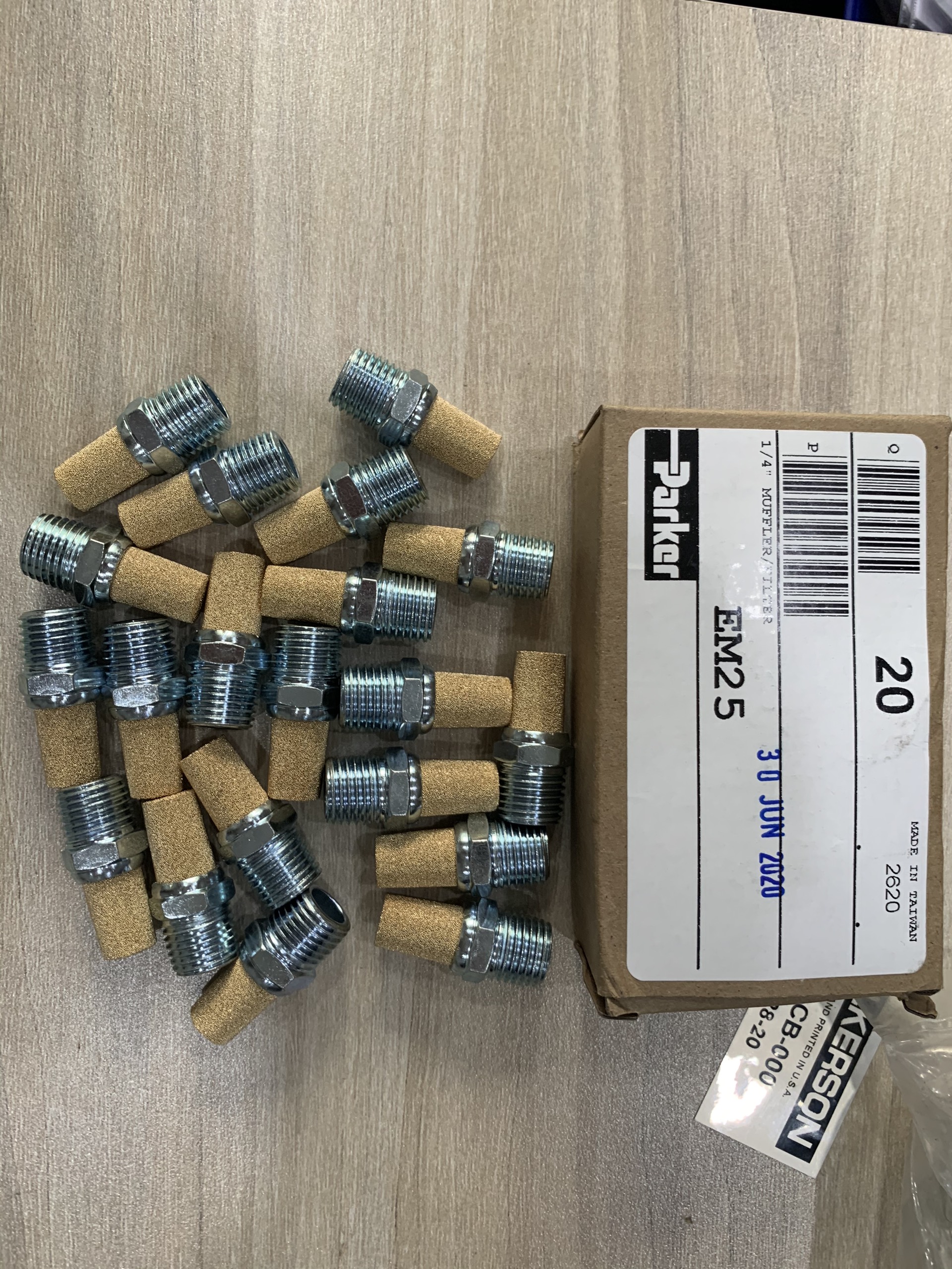 GIảm âm khí nén PARKER EM25