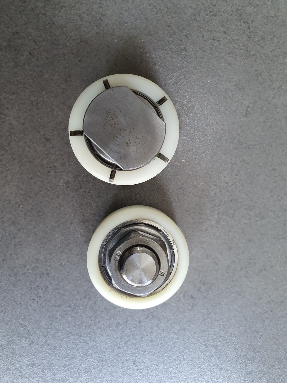 Bánh xe lắp sẵn ốc chữ T, đồng tâm Parker 002-1453-01 (2)
