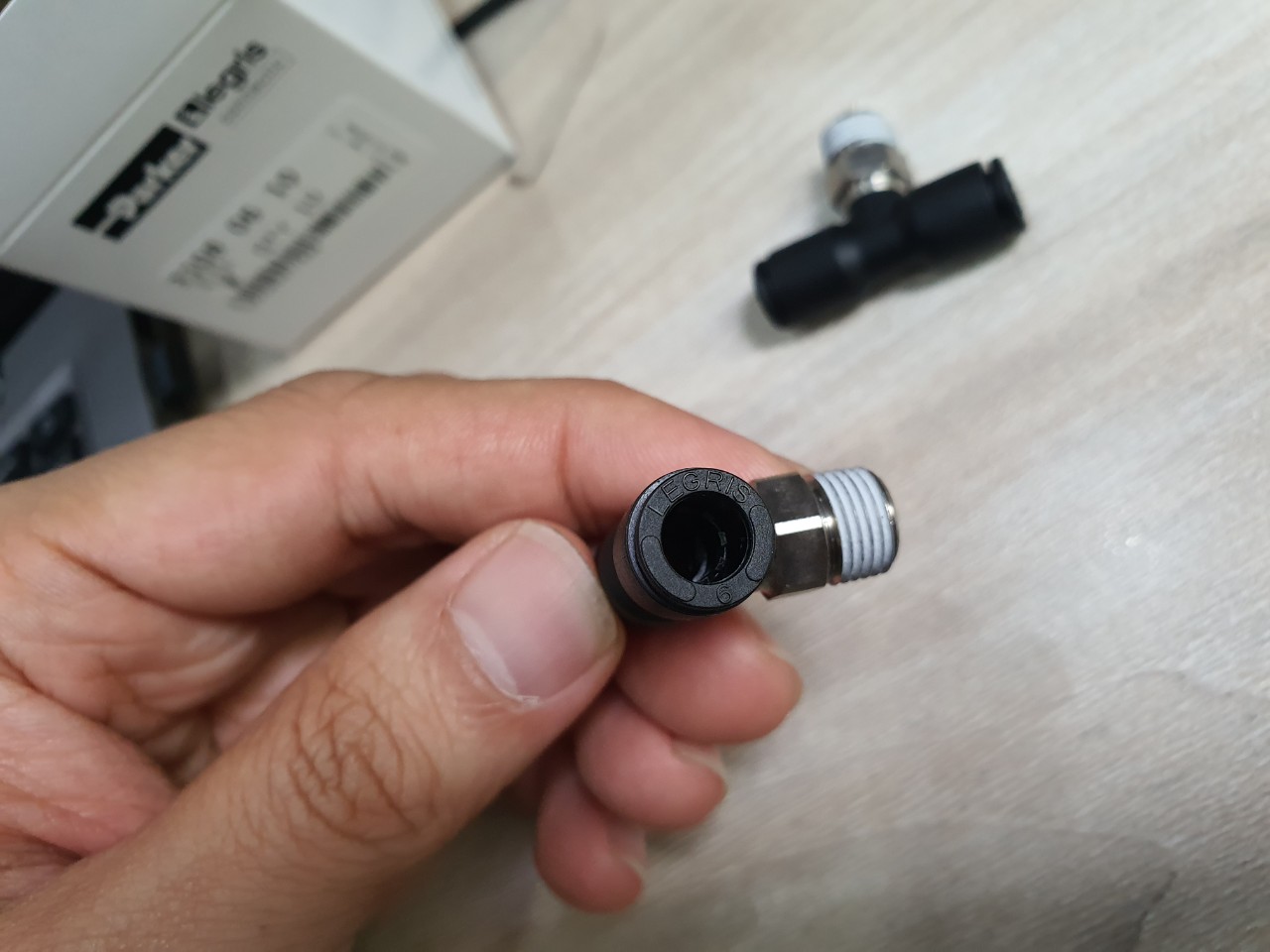 Pneumatic Push-In Fittings - LF 3000®  #3108 06 10 - 4