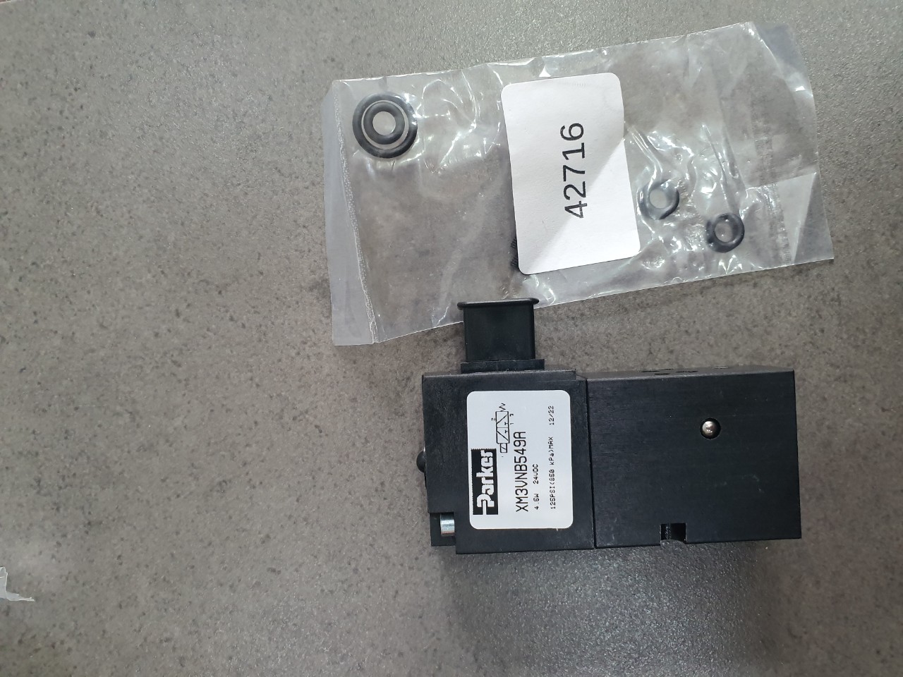 XM3VNB549A  3WAY SUBBASE 24VDC DIN